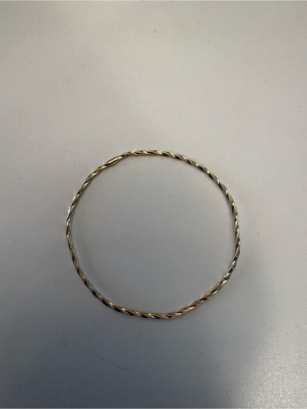 10K yellow gold twisted bangle - Picture 2 of 4